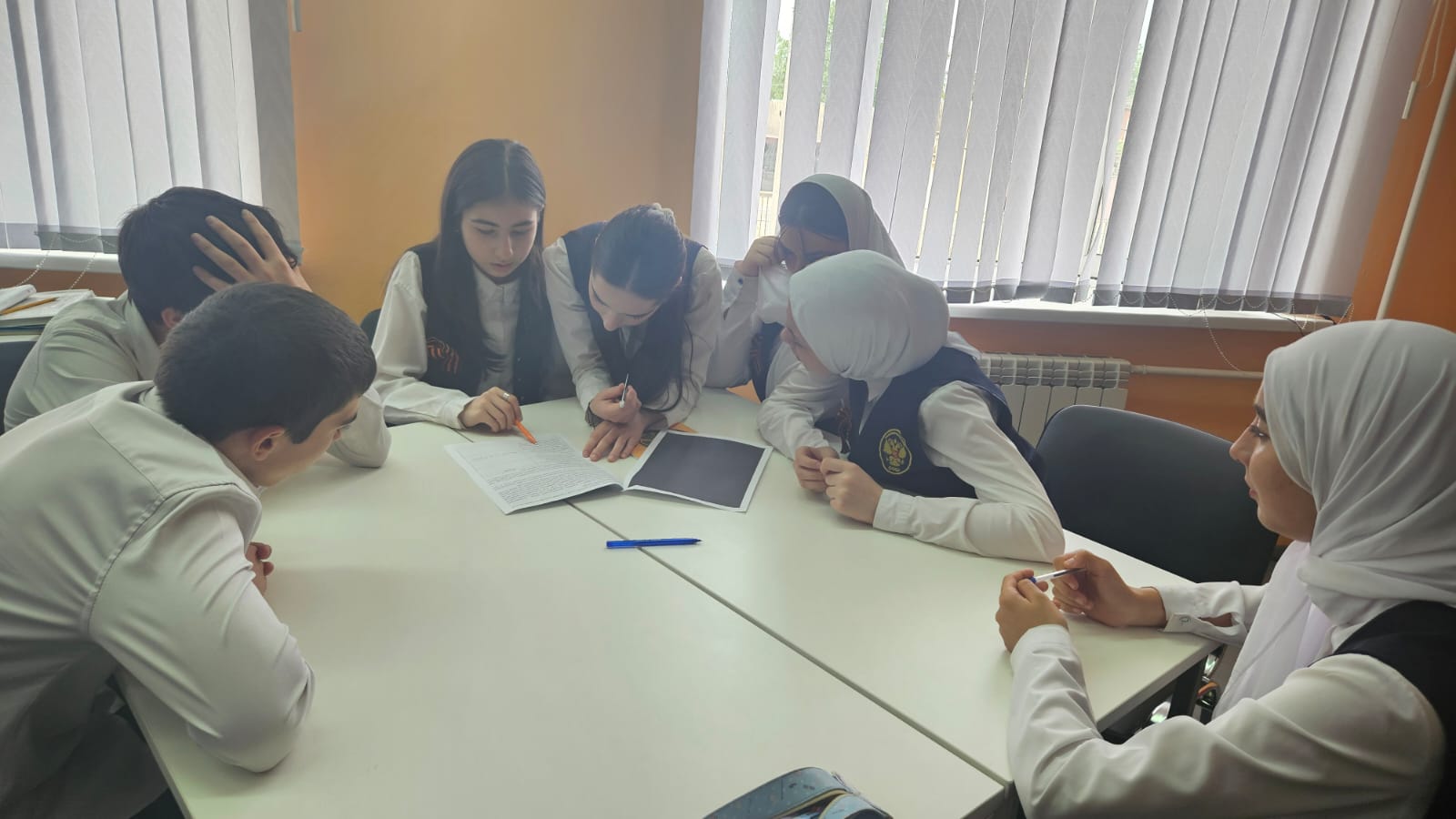 Практикум по решению контекстных задач по физике.